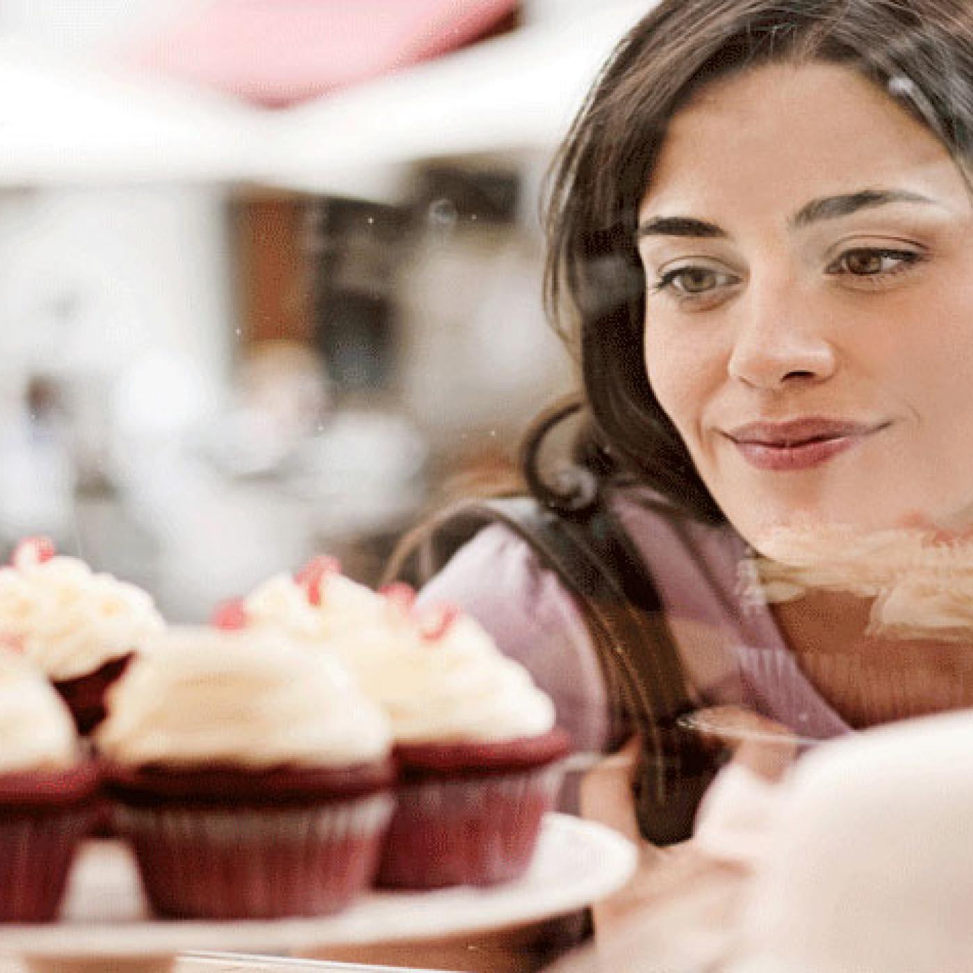 Le Dico des Rêves : Que signifie rêver de manger ?