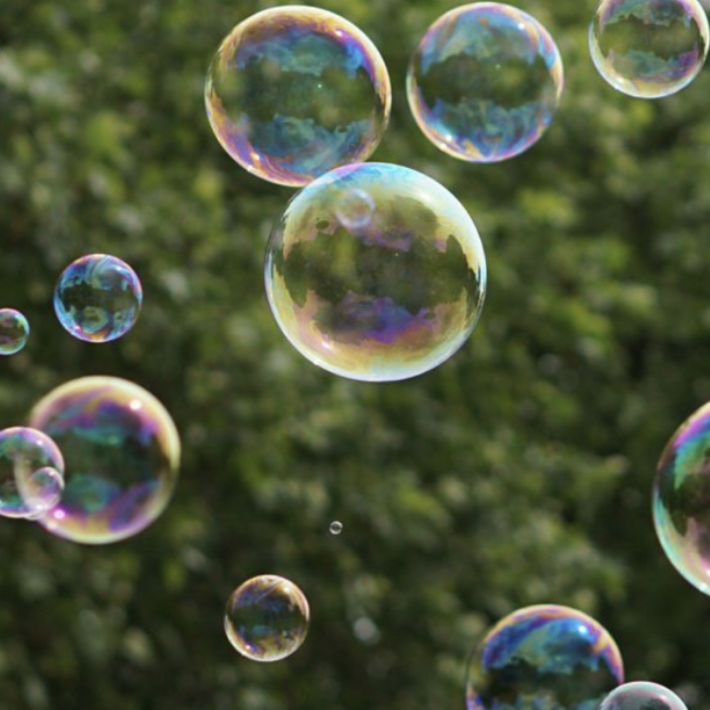 Le Dico des Rêves : Que signifie rêver de bulles de savon ?