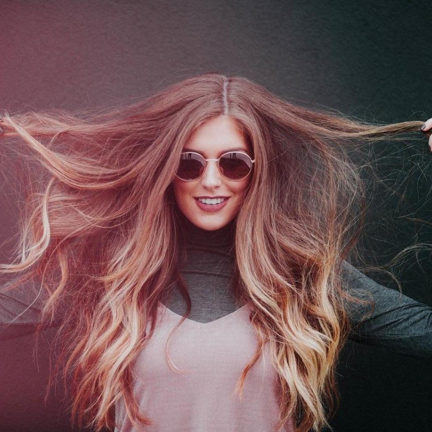 Le Dico des Rêves : que signifie rêver de vous couper vous-même les cheveux ?