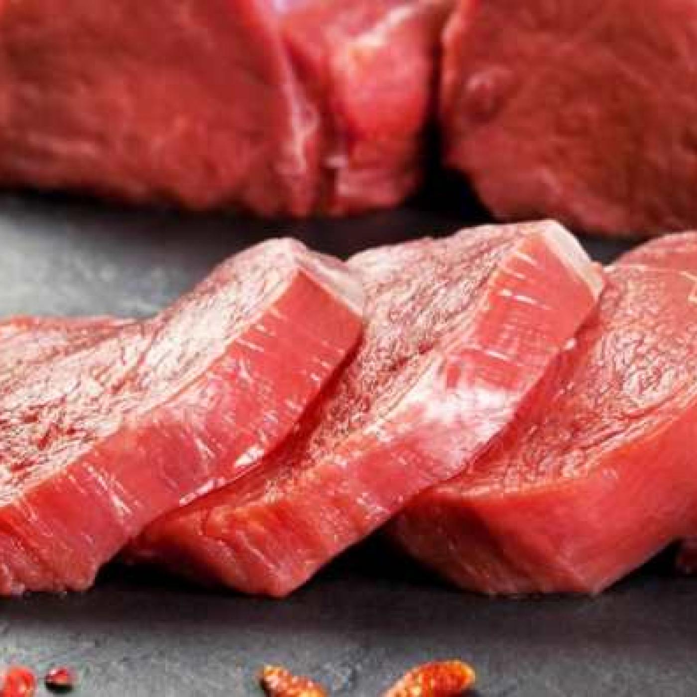 Le Dico des Rêves : Que signifie rêver de viande rouge ?