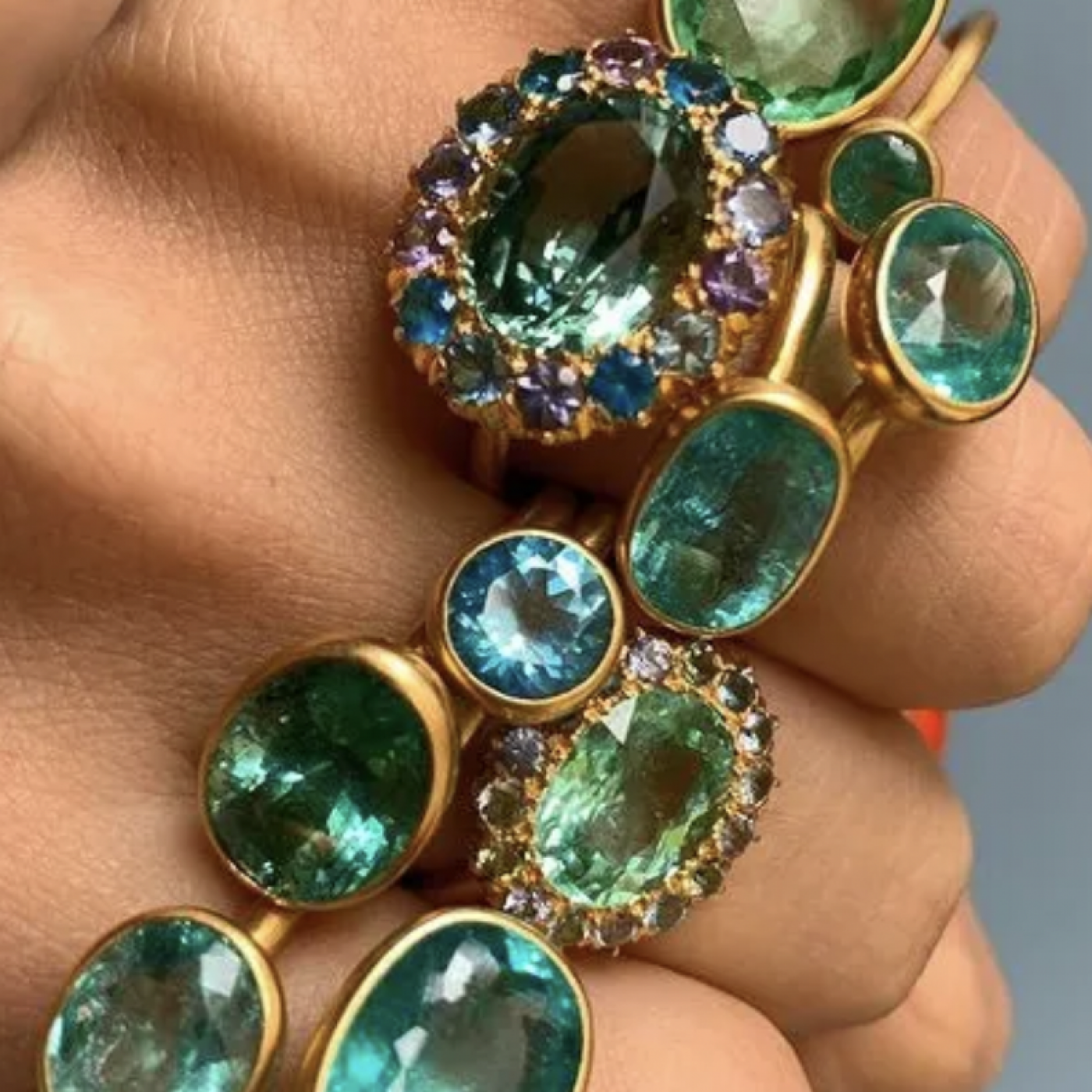 Le Dico des Rêves : Que signifie rêver de bijoux avec pierre précieuse