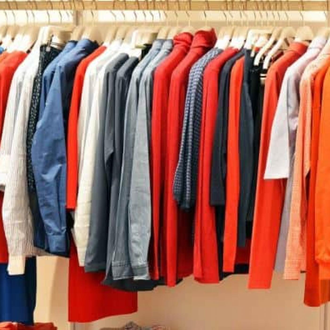 Le Dico des Rêves : Que signifie rêver de vêtements rouge ?
