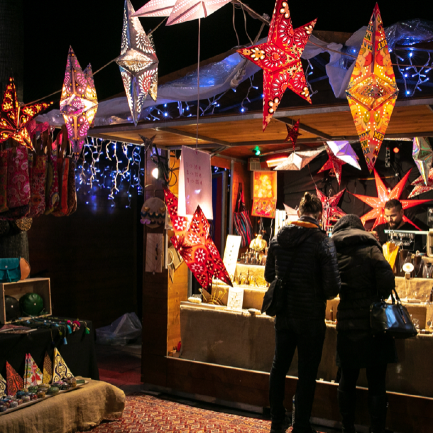Visiteurs marché de Noël Menton